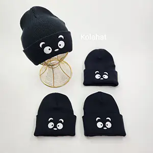 کلاه مشکی زمستانی گلدوزی شکلک
